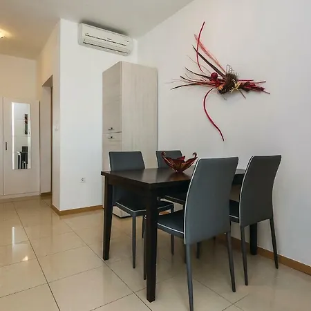 One-bedroom In Privlaka شقة